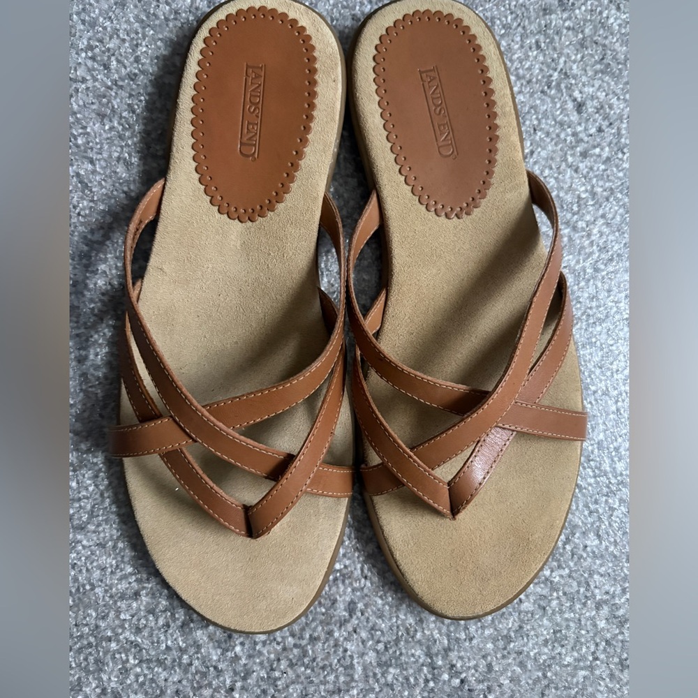 Lands’ End women’s strappy tan slip on suede flat sandals NWT size 9
